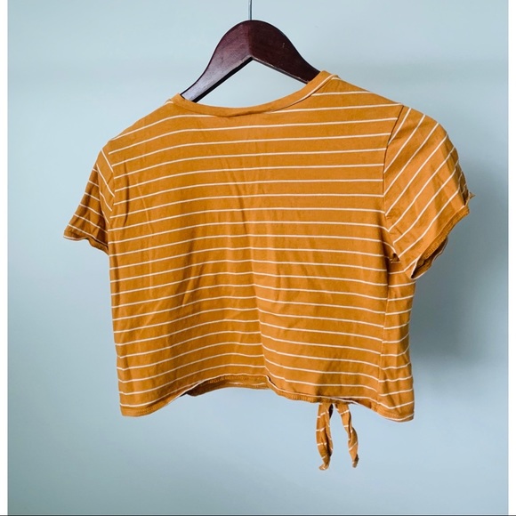 Atticute Crop Top - Picture 2 of 3